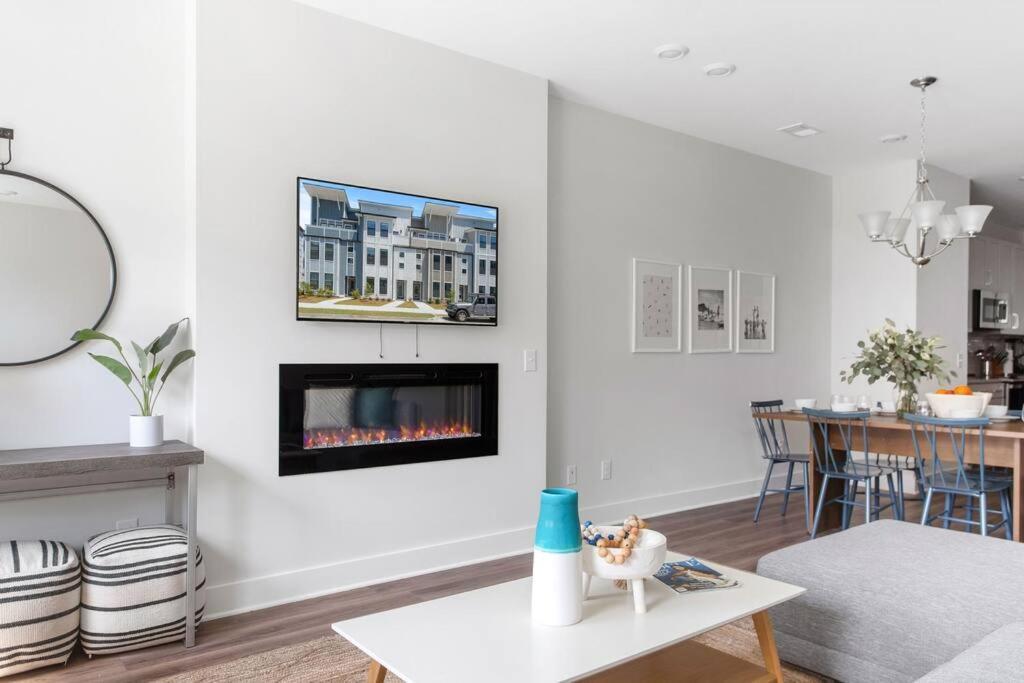 Trendy Park Circle Townhome *