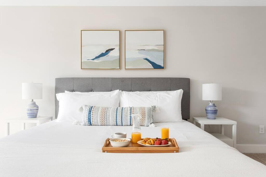 Trendy Park Circle Townhome *
