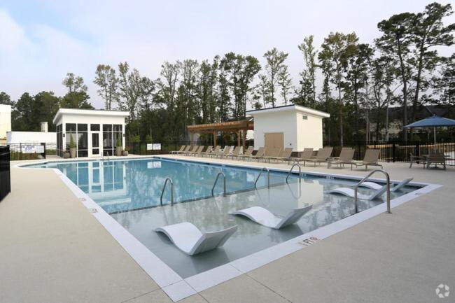 Cozy In West Ashley With Queen Bed And Queen Sleeper Sofa Apartment