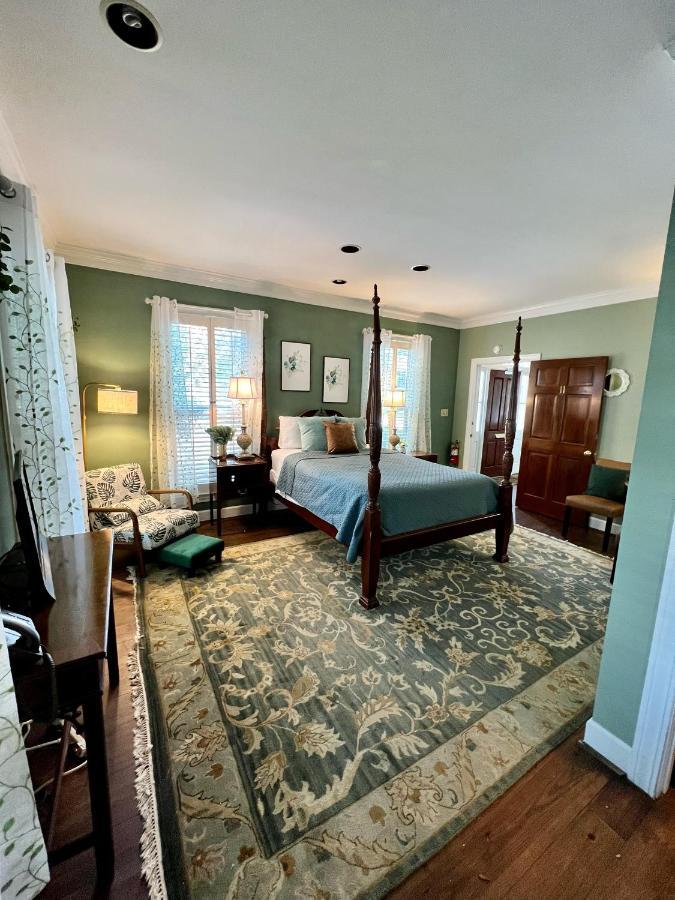 Barksdale House Bed & Breakfast