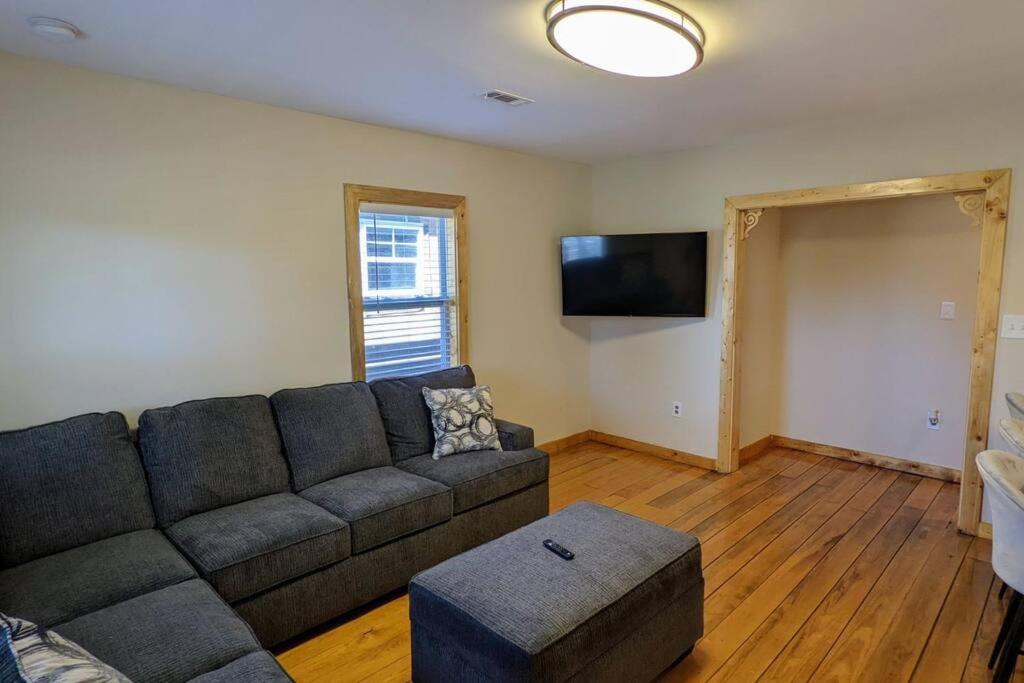 3 Bedroom Hardwood Palace Of