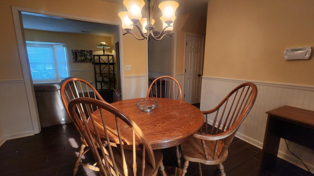 Relaxing For Work Or School Or Getaway Just Because! Central To Everything! Homestay Charleston