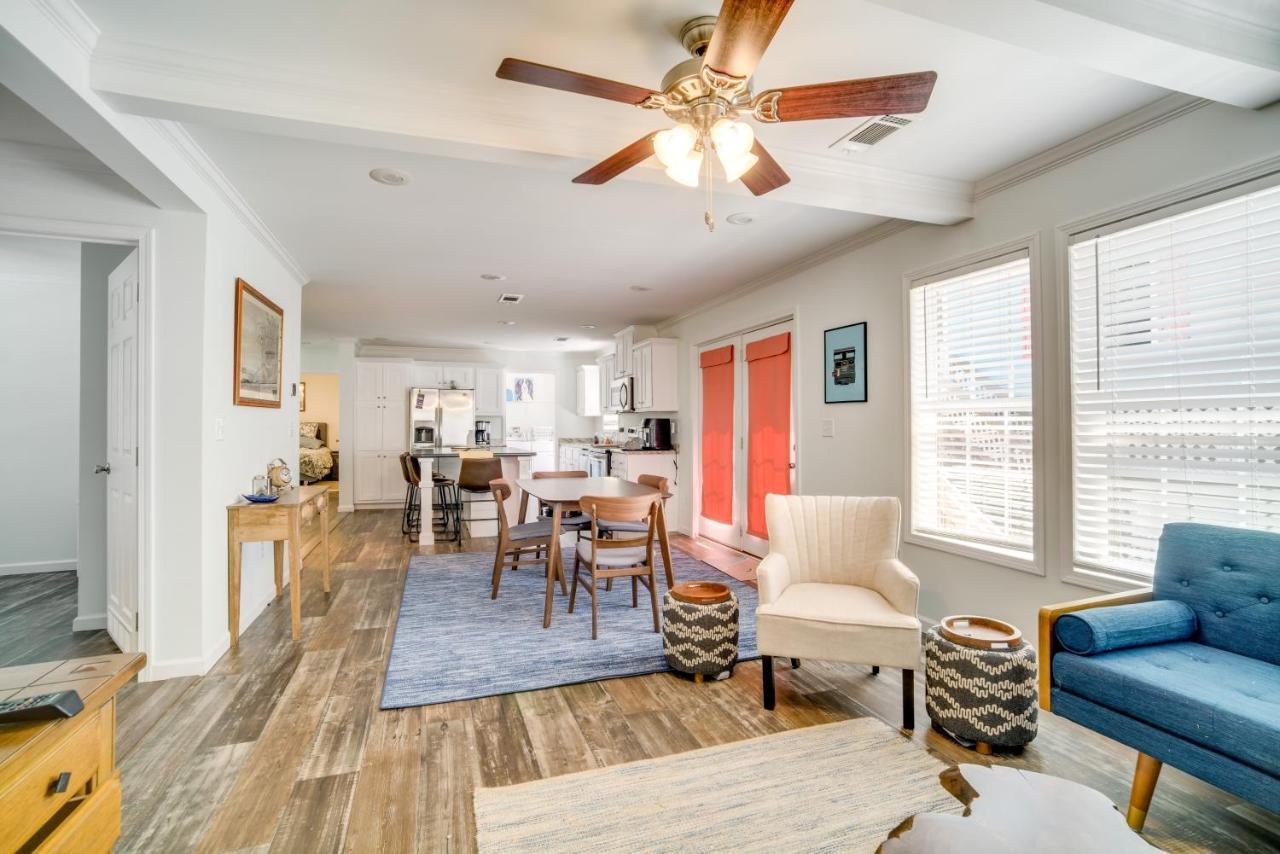 Holiday home With Porch - 3 Mi To Folly Beach! *