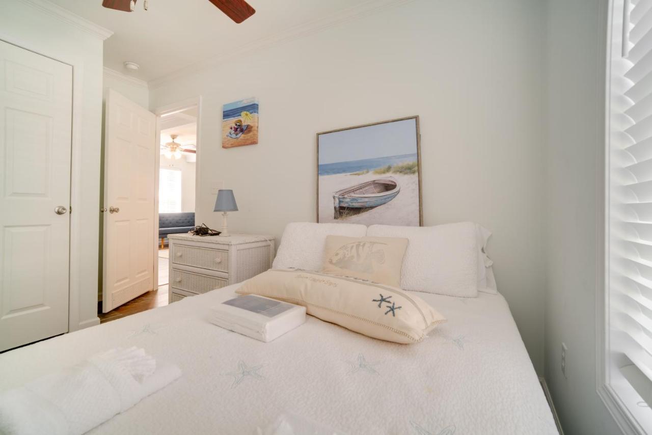 With Porch - 3 Mi To Folly Beach! Holiday home