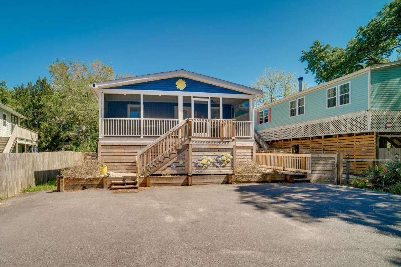 With Porch - 3 Mi To Folly Beach! Holiday home