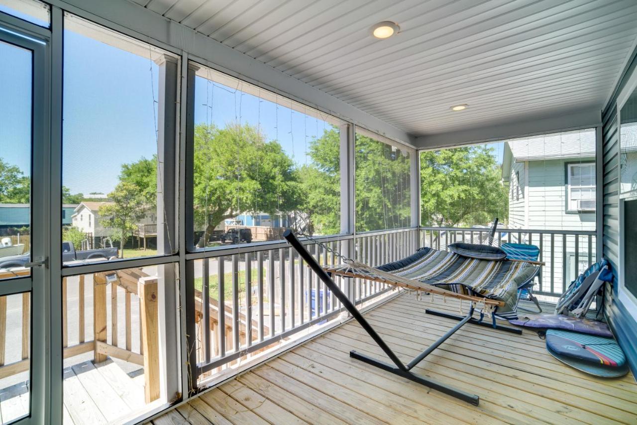 With Porch - 3 Mi To Folly Beach! Holiday home