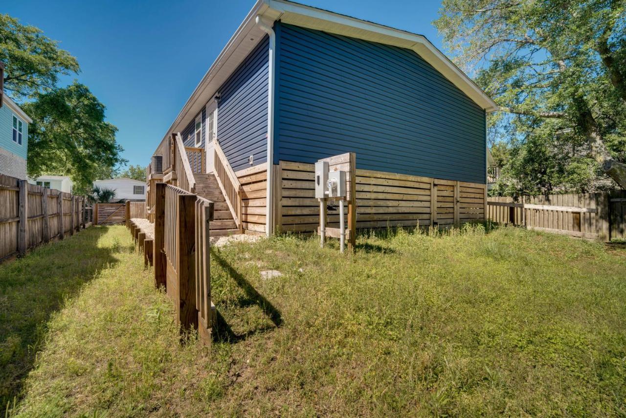 Holiday home With Porch - 3 Mi To Folly Beach!