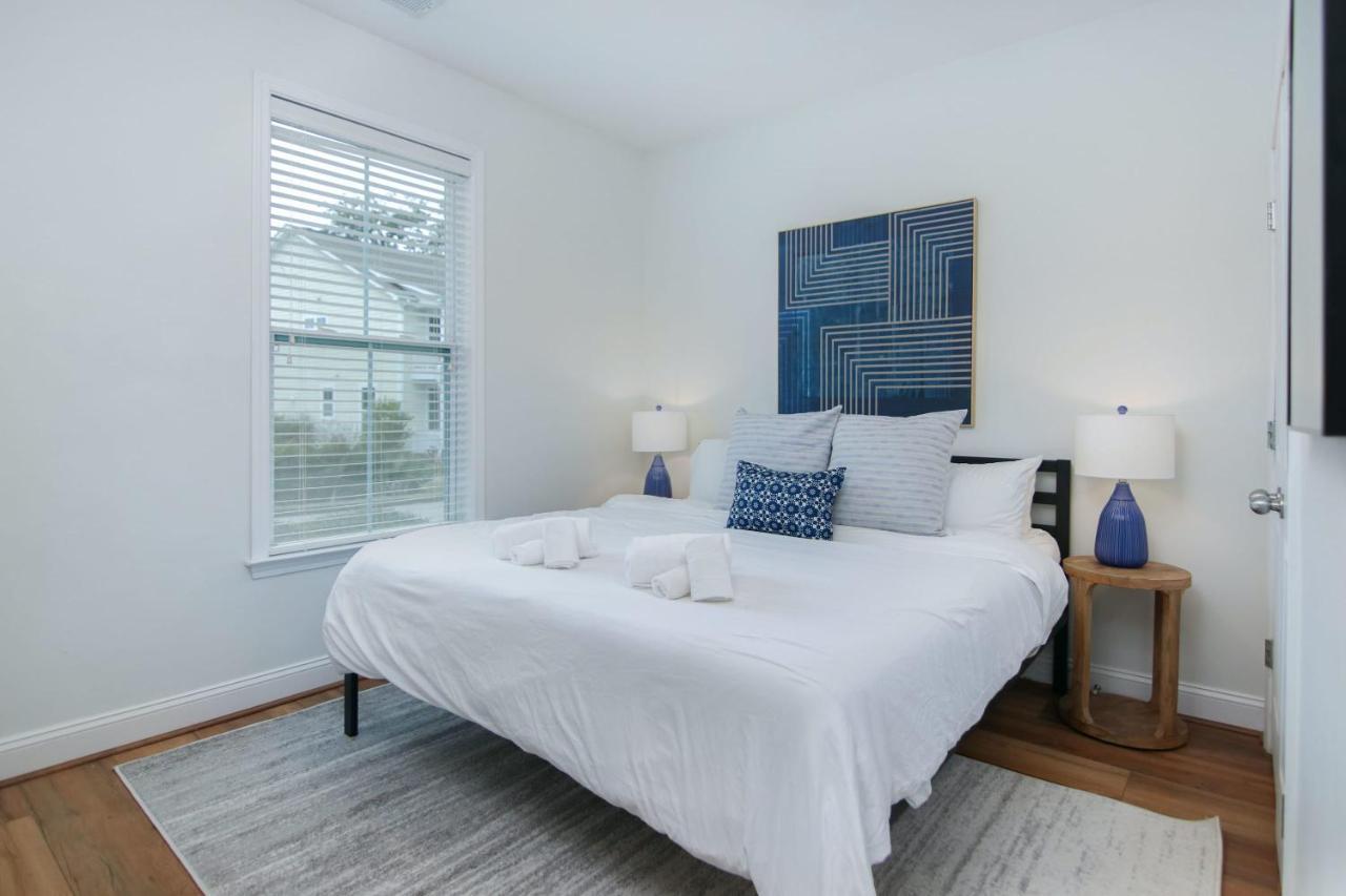 The Jade Park Circle Mins To Dwtn And Beaches Holiday home