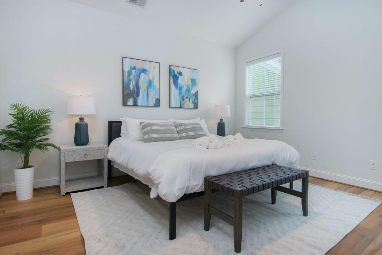 The Jade Park Circle Mins To Dwtn And Beaches Holiday home