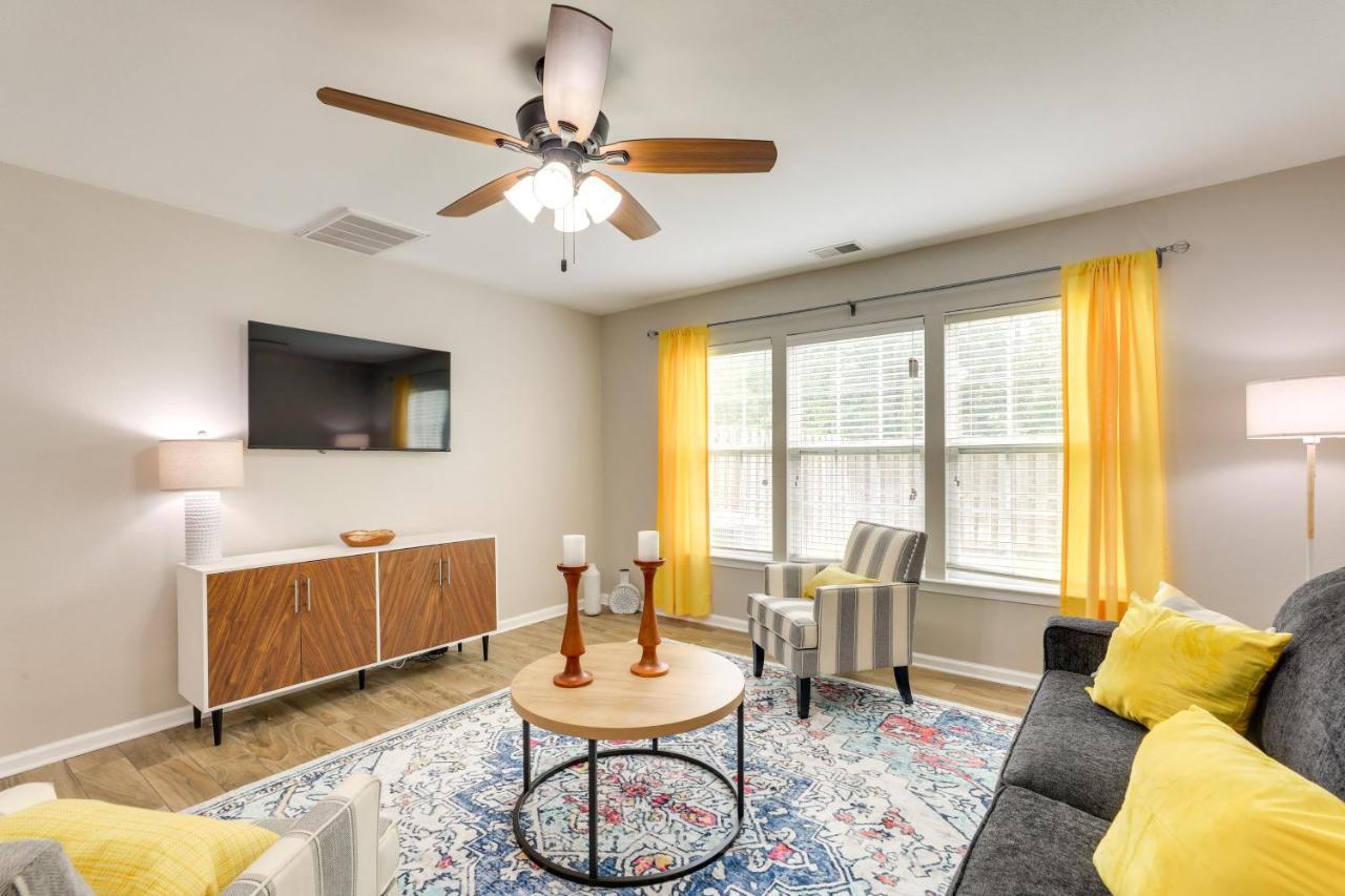 Charming North Townhome - Pets Welcome! *