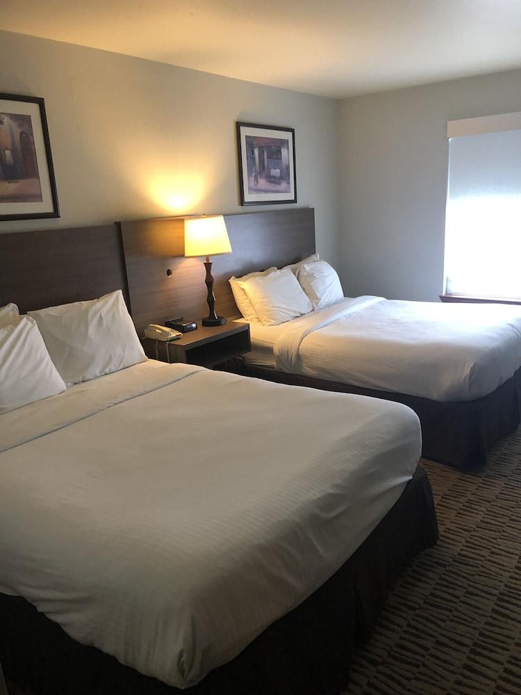 Hotel Clarion Pointe - West Ashley 2*