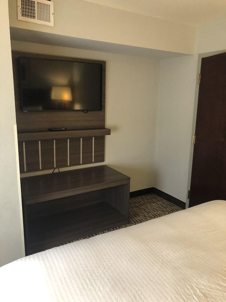 Hotel Clarion Pointe - West Ashley