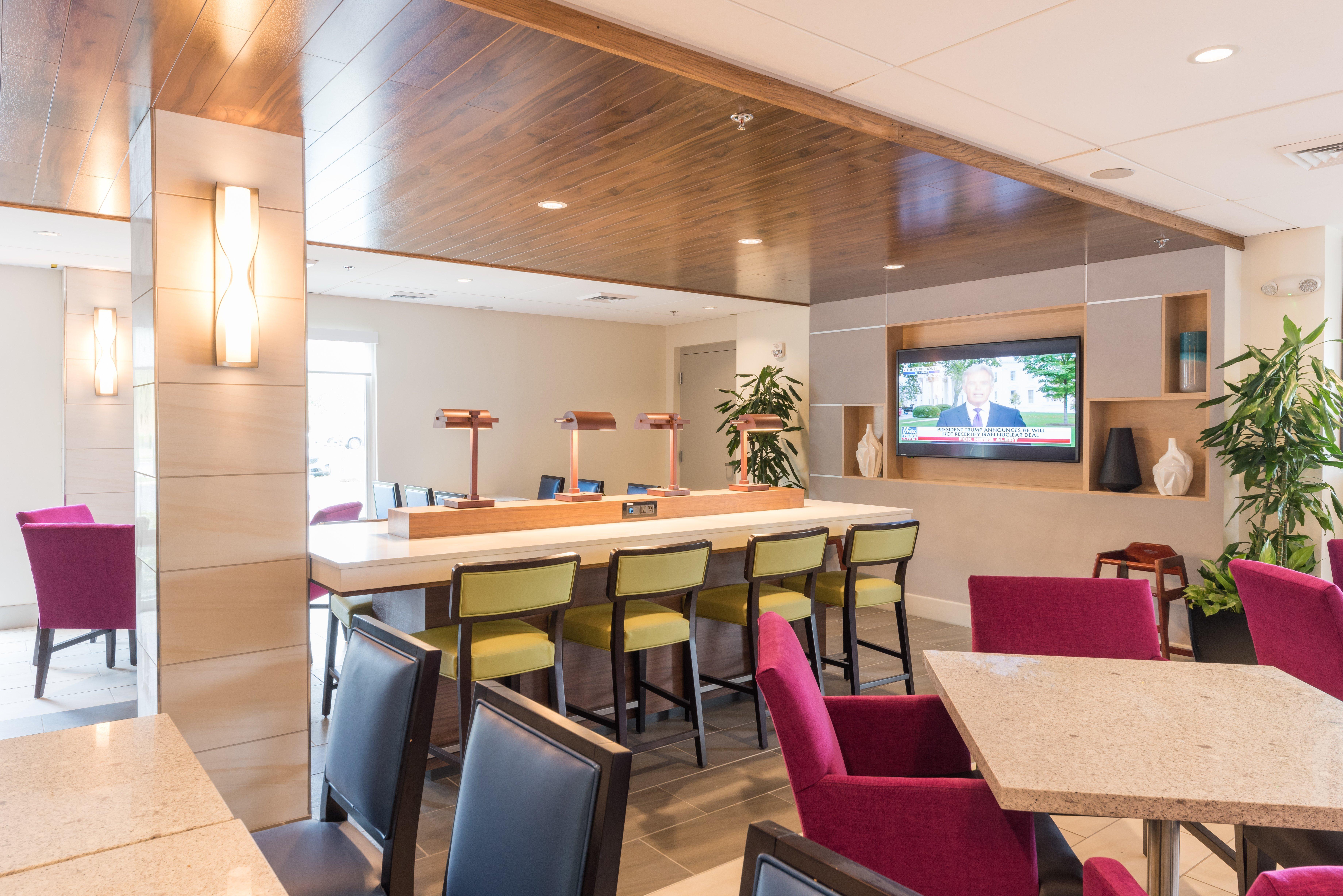 Express Us Highway 17 & I-526 By Ihg Hotel Charleston