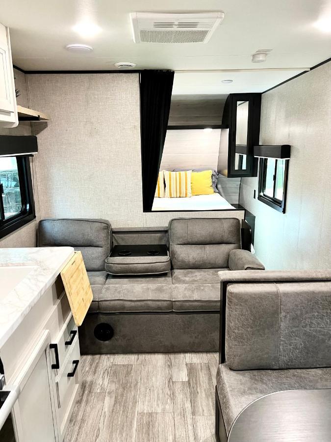 *sweet Carolina* Camper 2 Bedroom Sleeps 3 Campsite