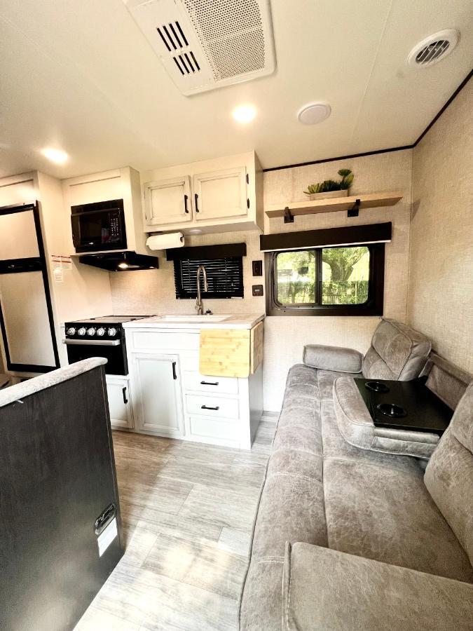 *sweet Carolina* Camper 2 Bedroom Sleeps 3 Campsite