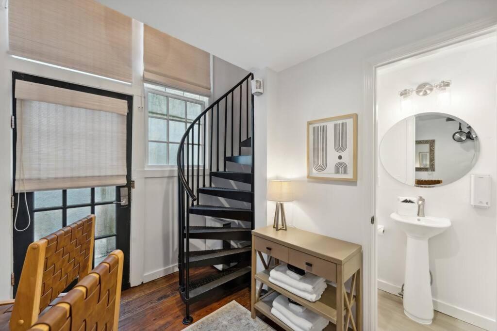 Exclusive Open Loft In Downtown Apartment