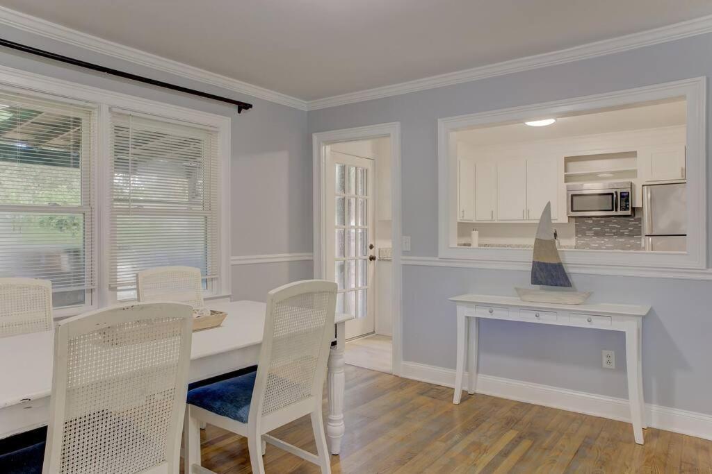 Villa Charming Near Folly & Downtown *