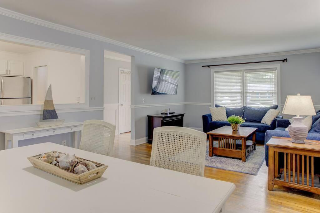 Villa Charming Near Folly & Downtown *