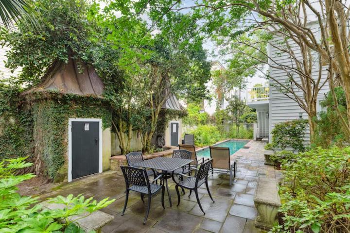 Serene With Beautiful Garden And Heated Pool Charleston
