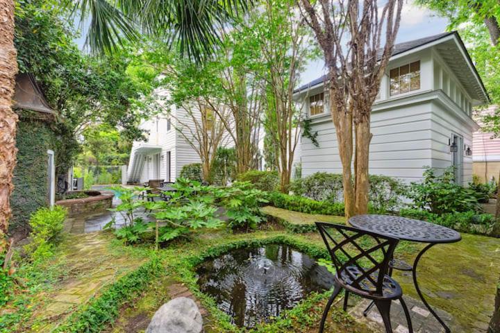 Serene With Beautiful Garden And Heated Pool