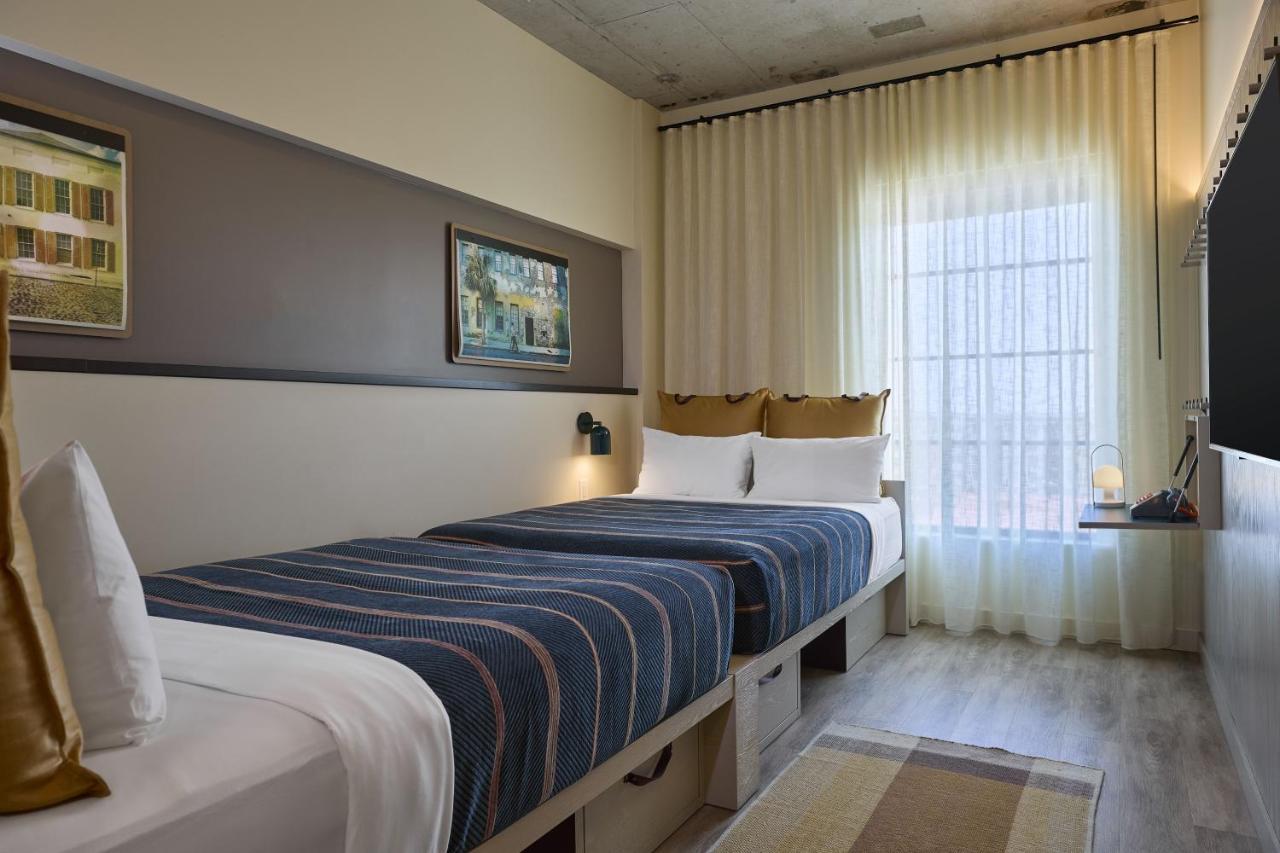Moxy Downtown 3*