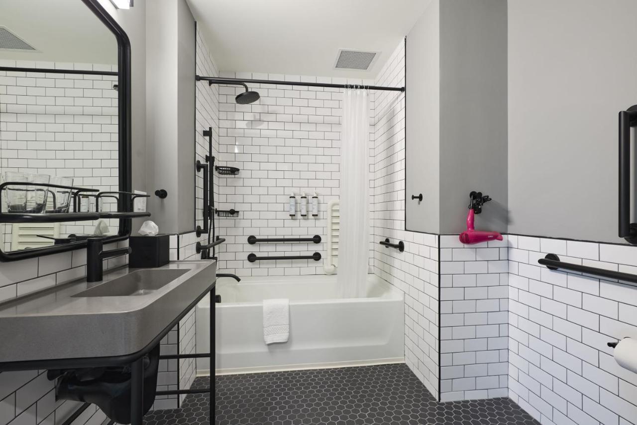 Hotel Moxy Downtown Charleston