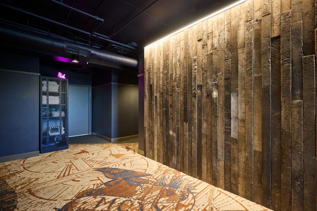 Moxy Downtown Hotel