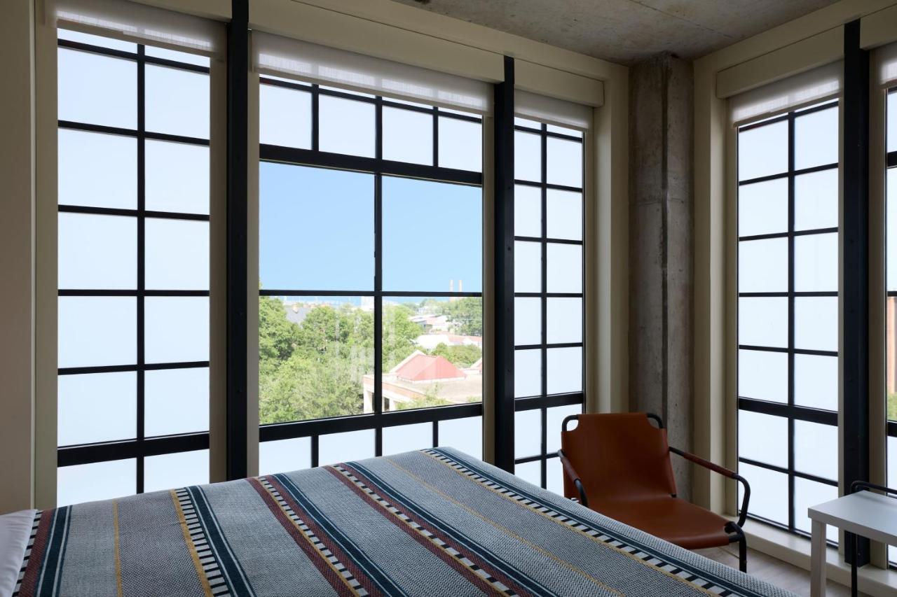 Moxy Downtown 3*