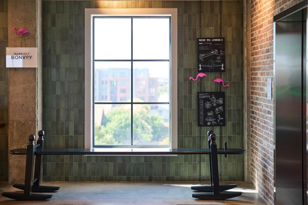 Hotel Moxy Downtown