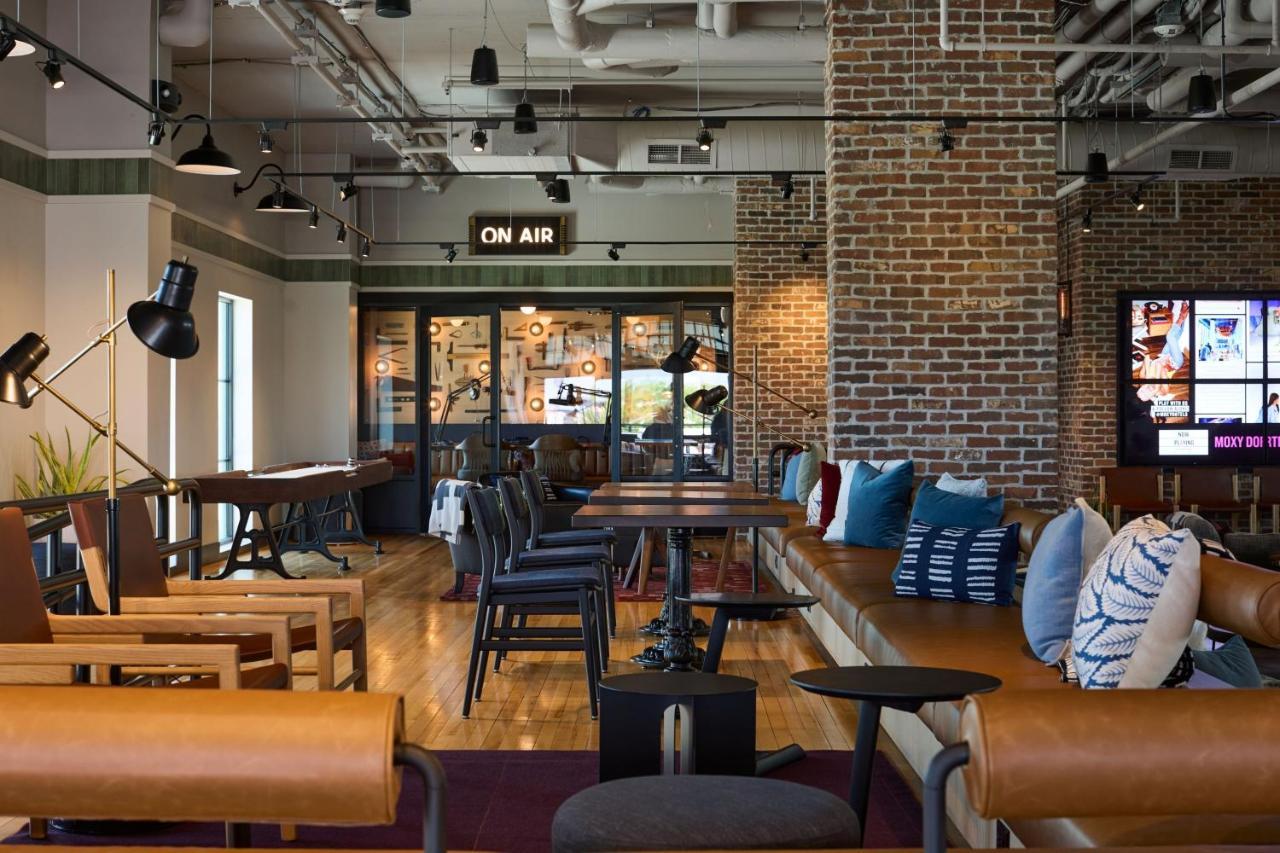 Moxy Downtown 3*