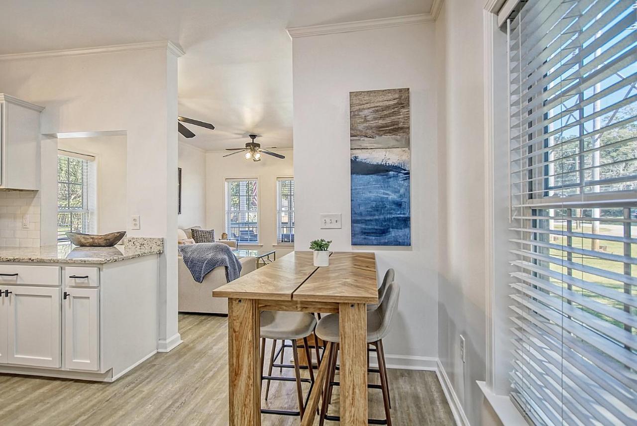 Cam's Retreat On Apple Street Charleston