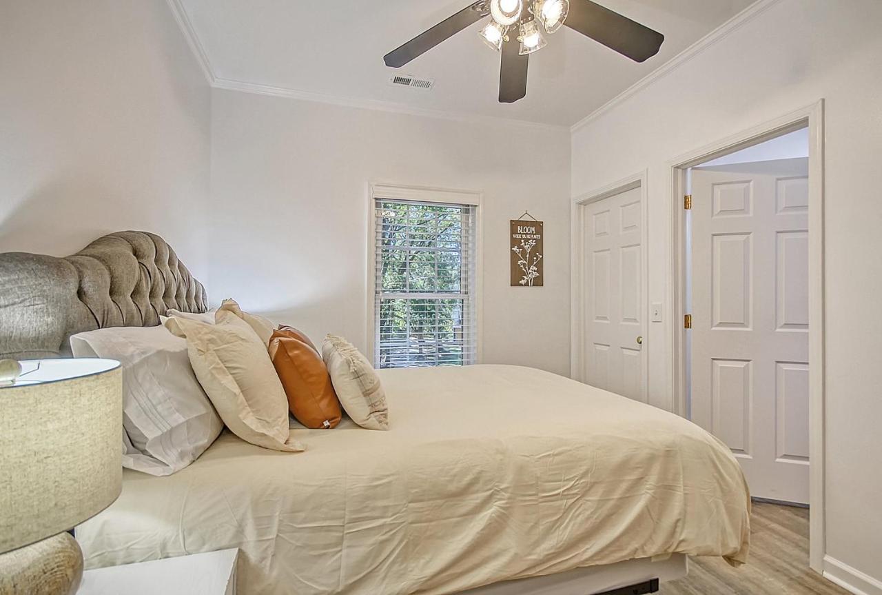 Cam's Retreat On Apple Street Charleston