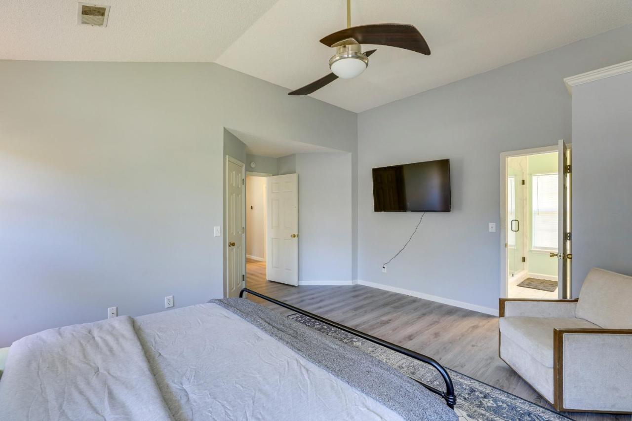 North Near Shopping And Dining! Charleston