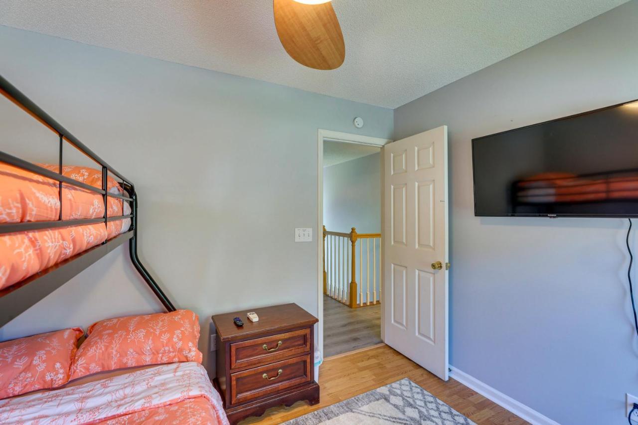 North Near Shopping And Dining! Charleston
