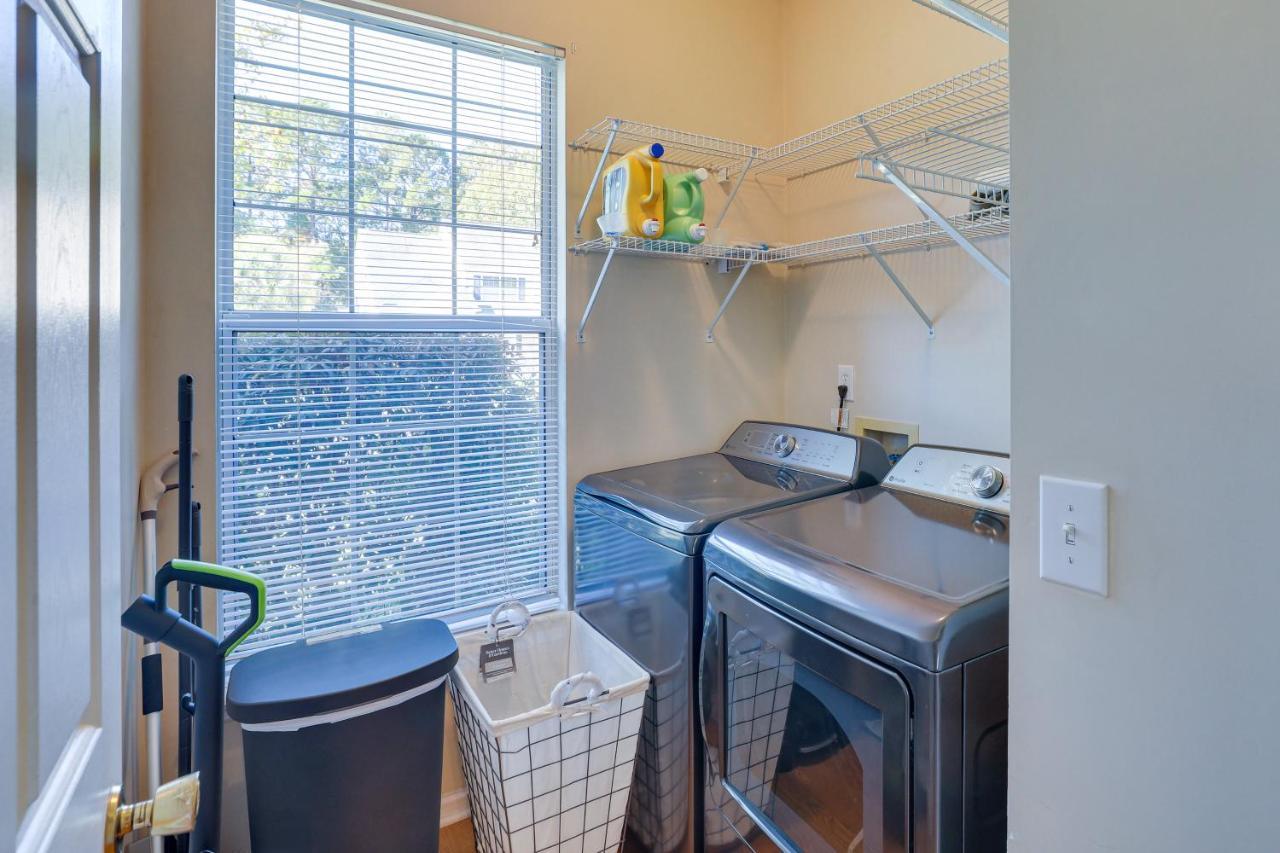 North Near Shopping And Dining! Charleston