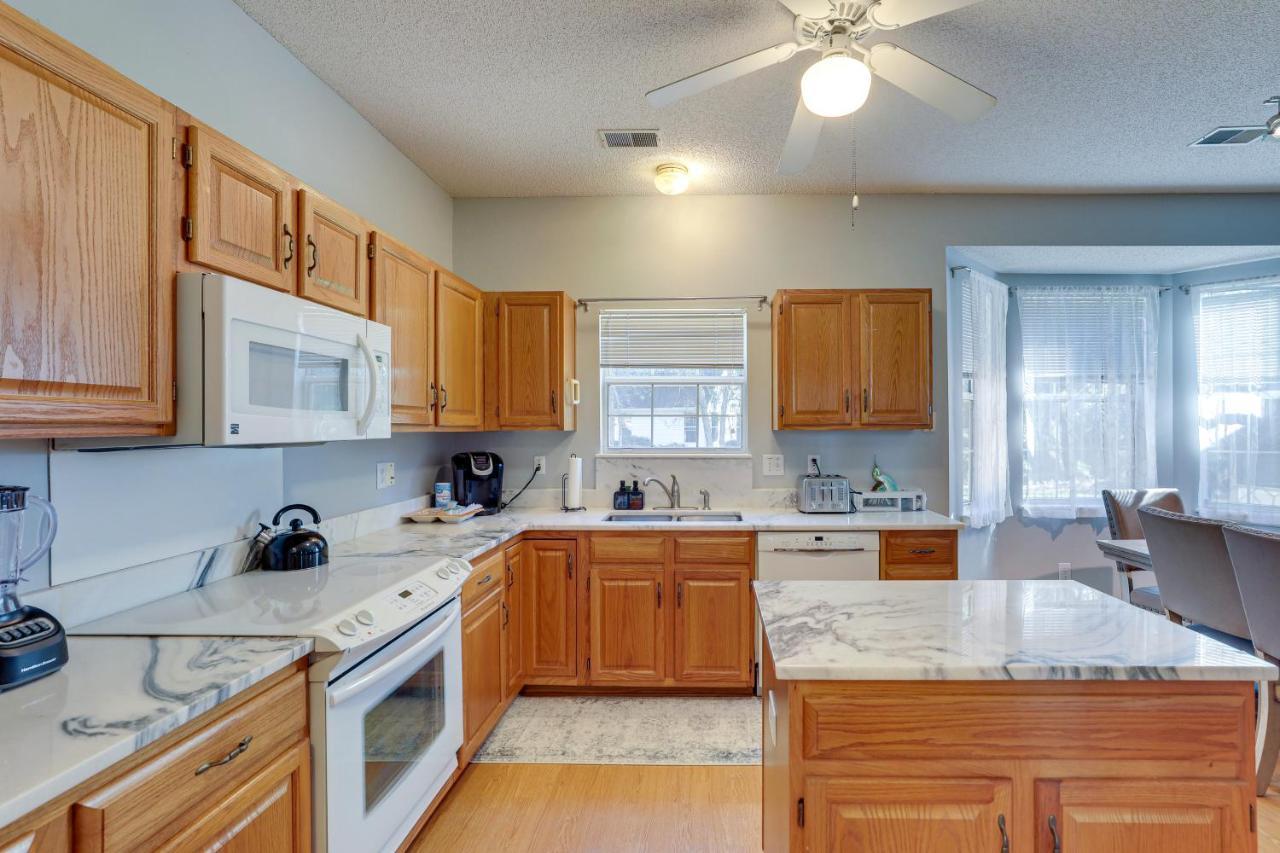 Holiday home North Near Shopping And Dining!