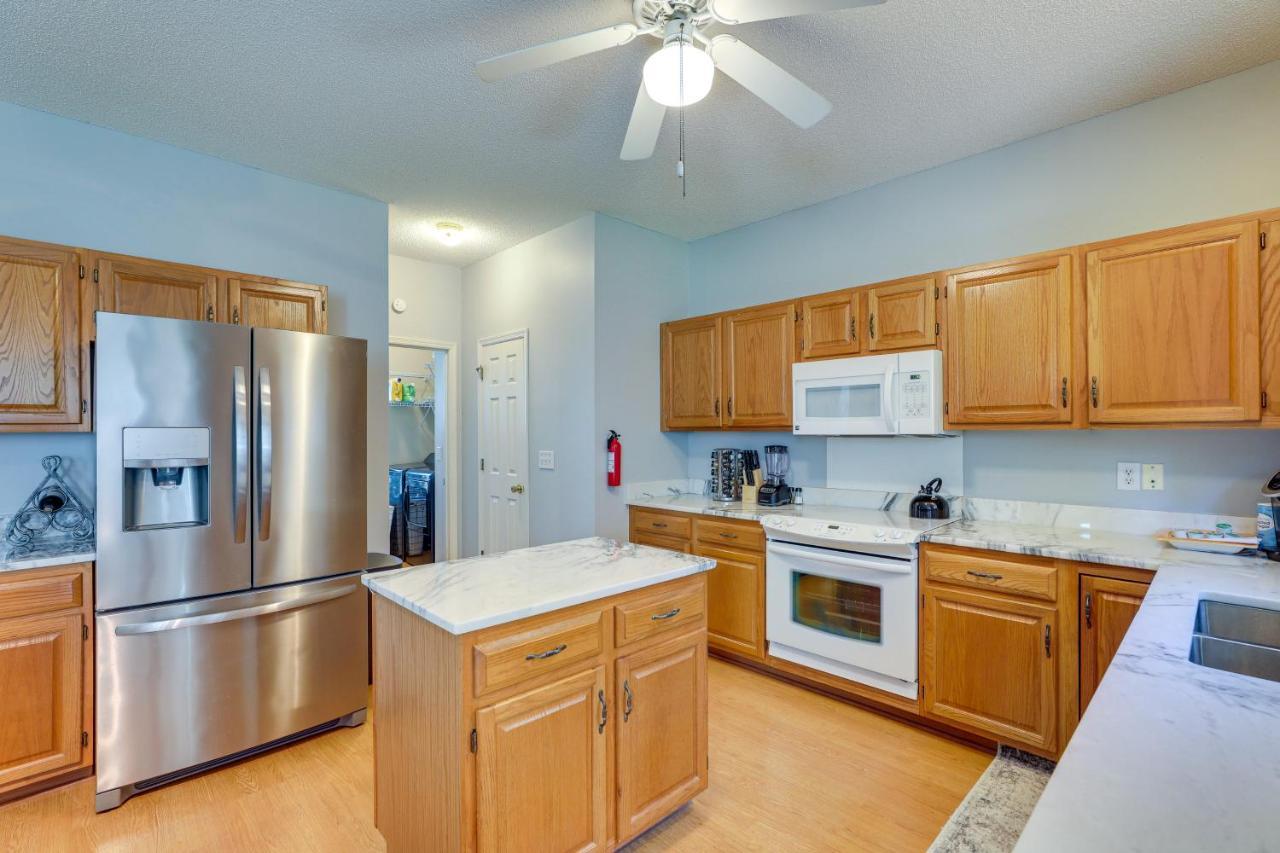 North Near Shopping And Dining! Charleston