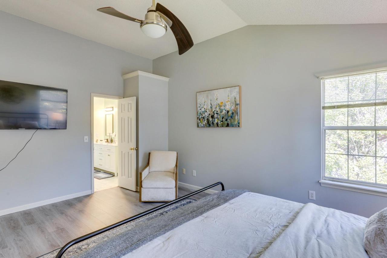 North Near Shopping And Dining! Holiday home