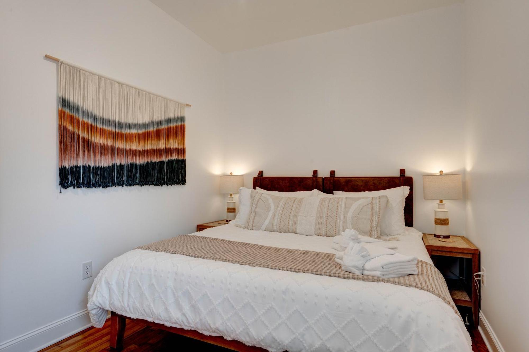 Peaceful Park Circle Getaway * Charleston