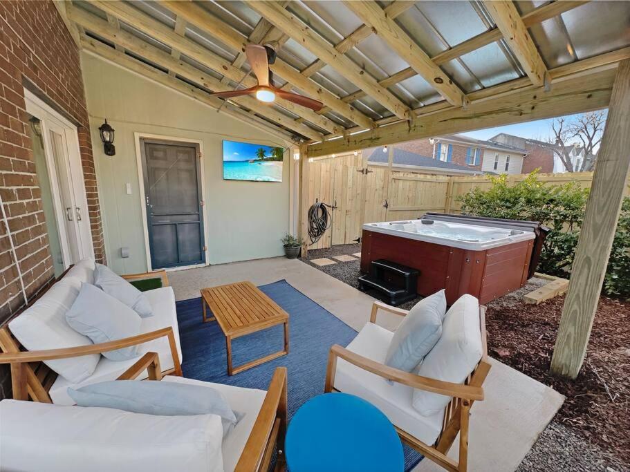 Hot Tub, Putting + Bikes!