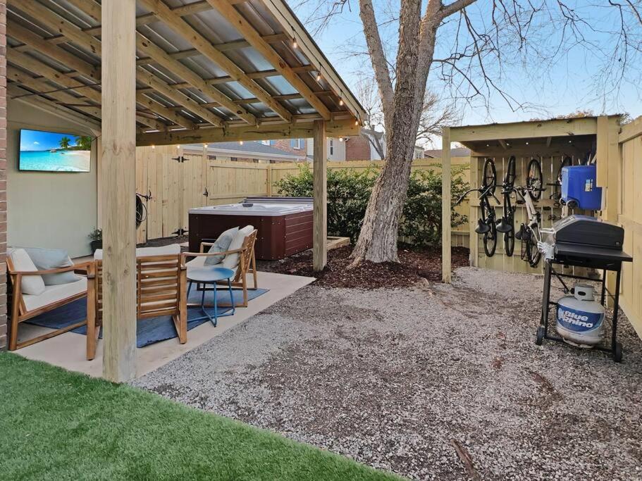 Hot Tub, Putting + Bikes! *