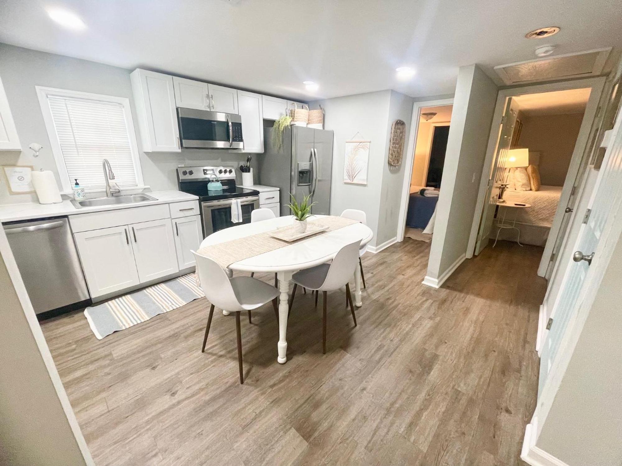 Pet- & Kid-equipped 2 Bedroom Near Downtown Holiday home