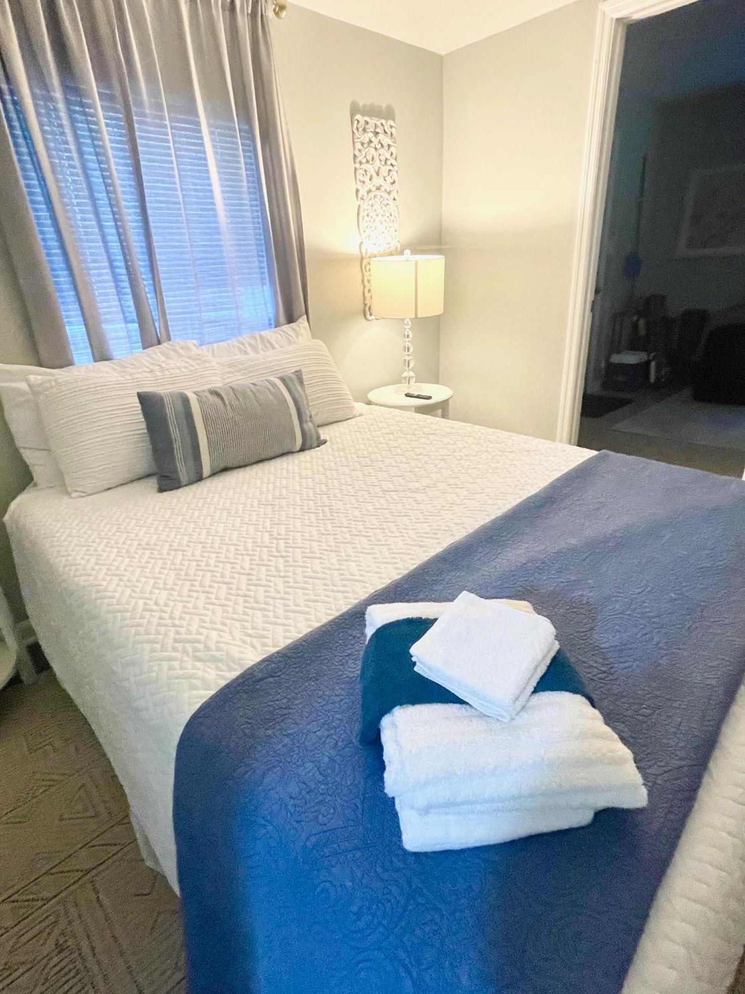 Holiday home Pet- & Kid-equipped 2 Bedroom Near Downtown *
