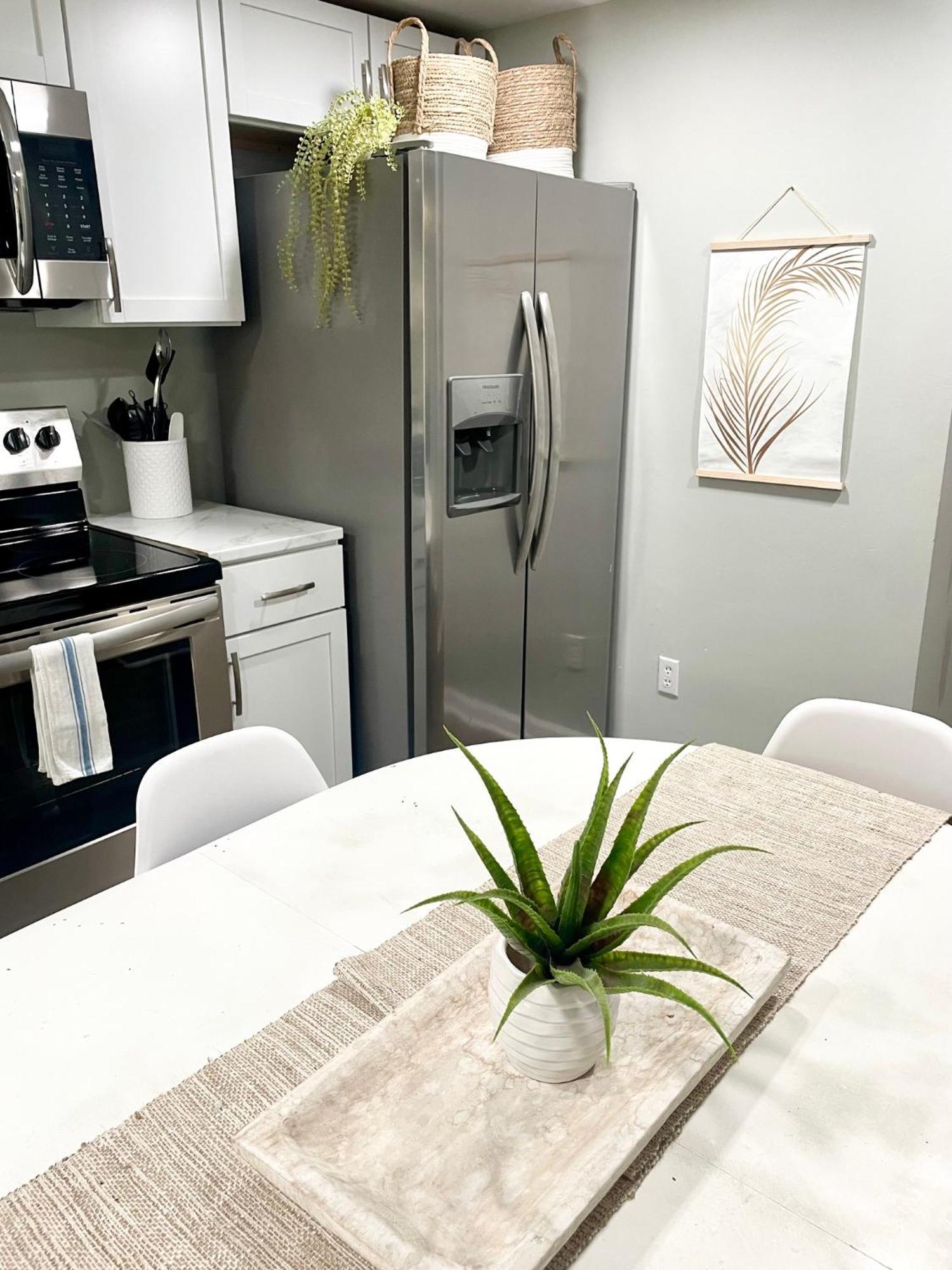 Pet- & Kid-equipped 2 Bedroom Near Downtown Holiday home *