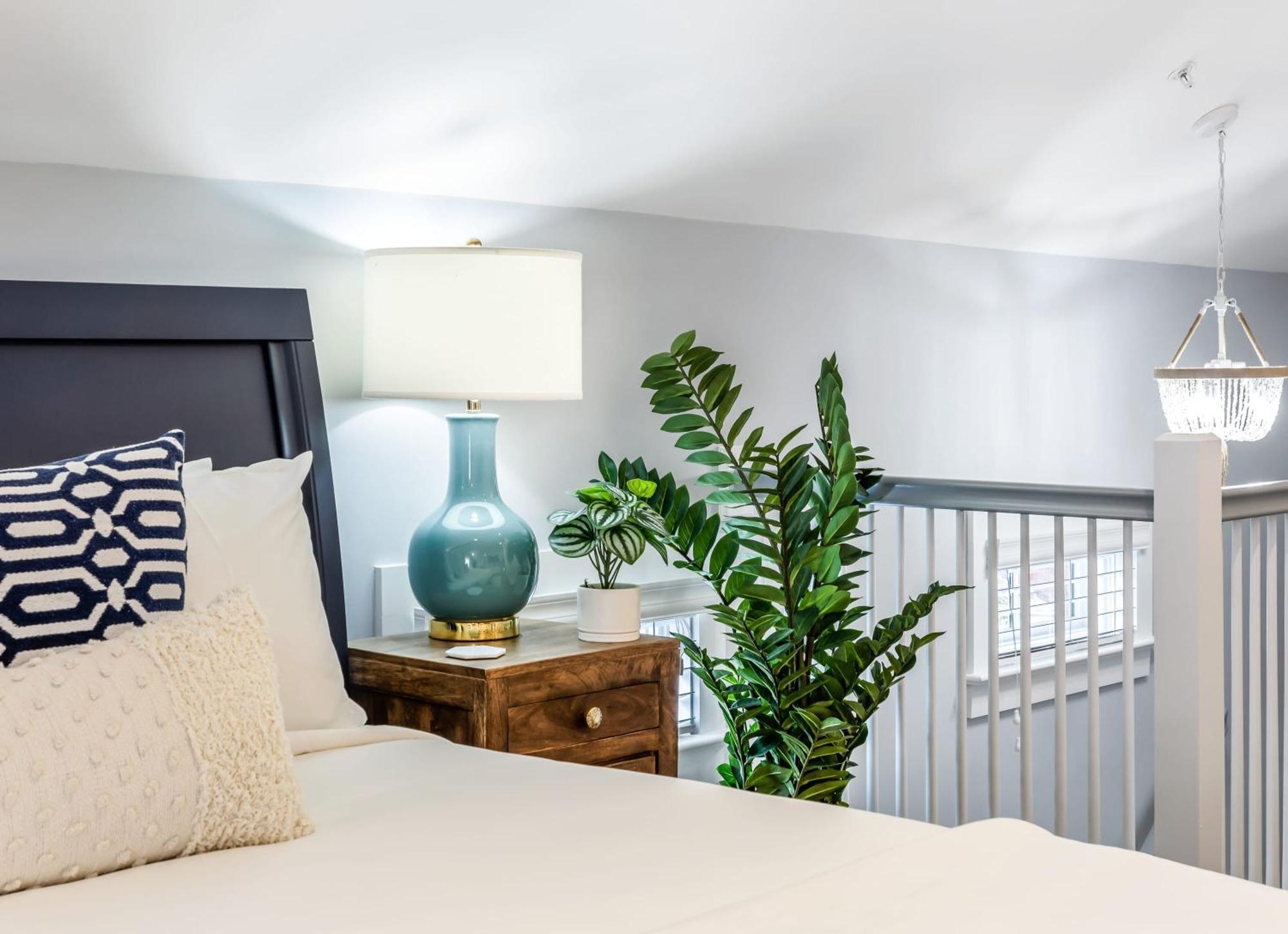 Secluded Courtyard & Parking - 2 Blocks To King Holiday home *