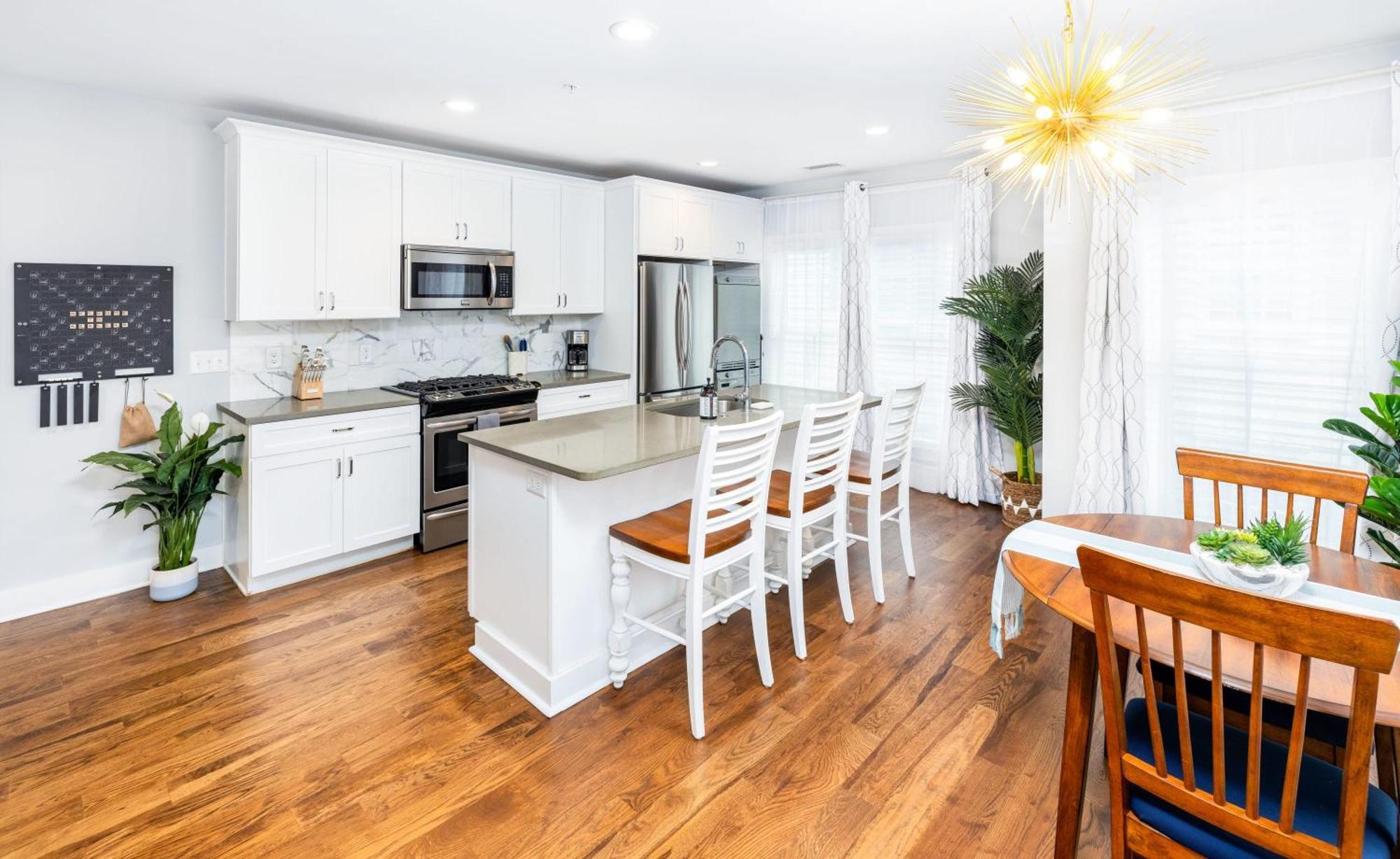 Secluded Courtyard & Parking - 2 Blocks To King Holiday home Charleston