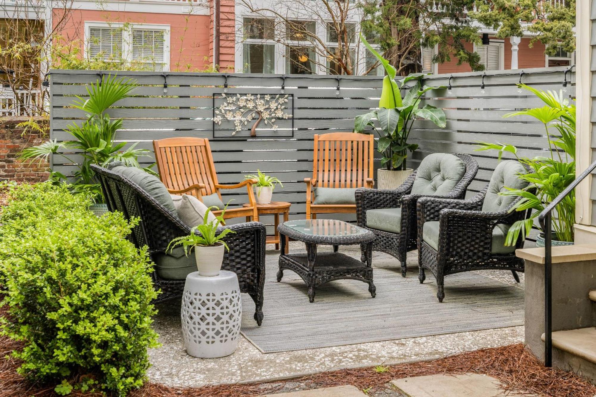 Secluded Courtyard & Parking - 2 Blocks To King *