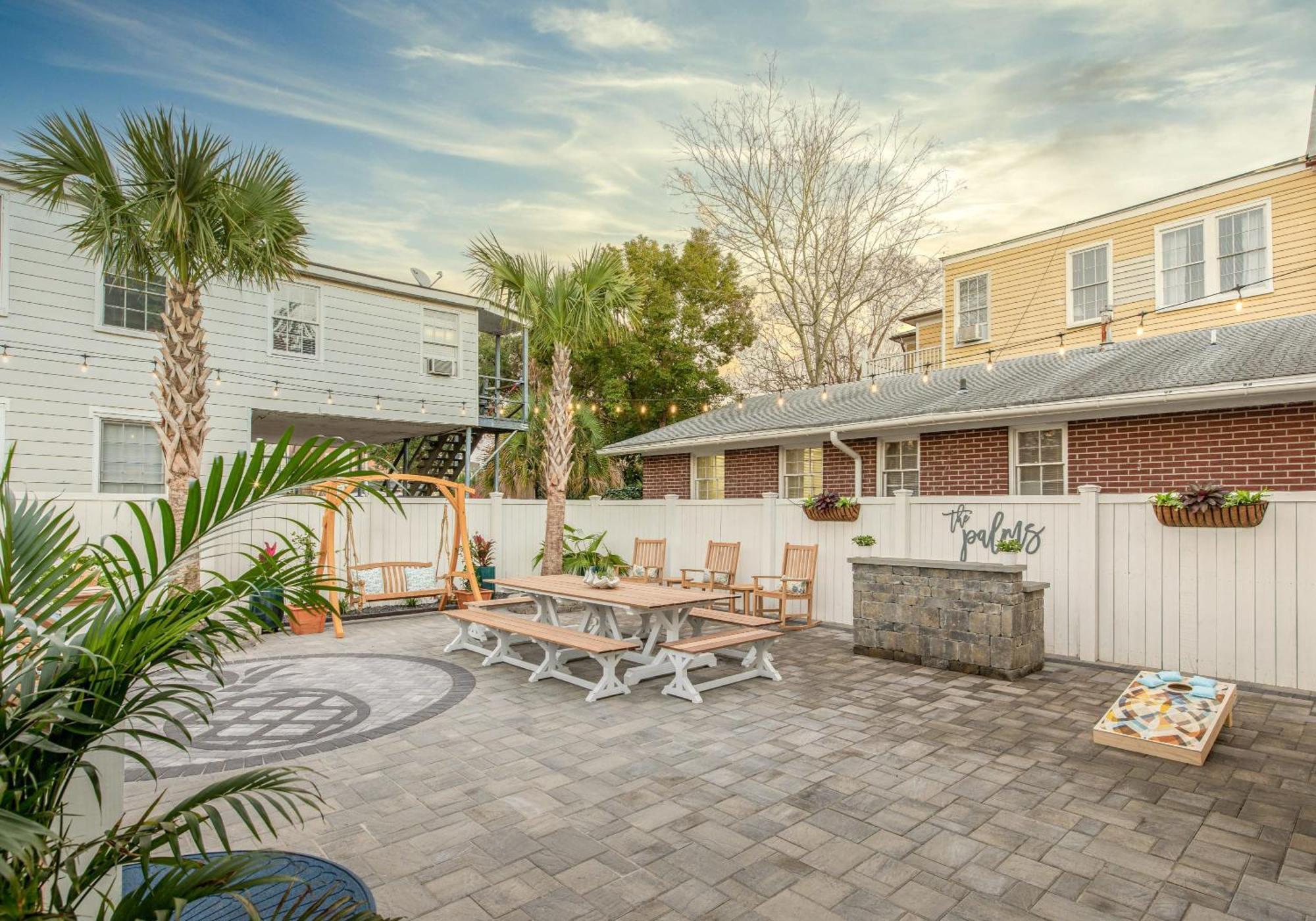 Charming Secluded Courtyard - 1 Block To King Charleston
