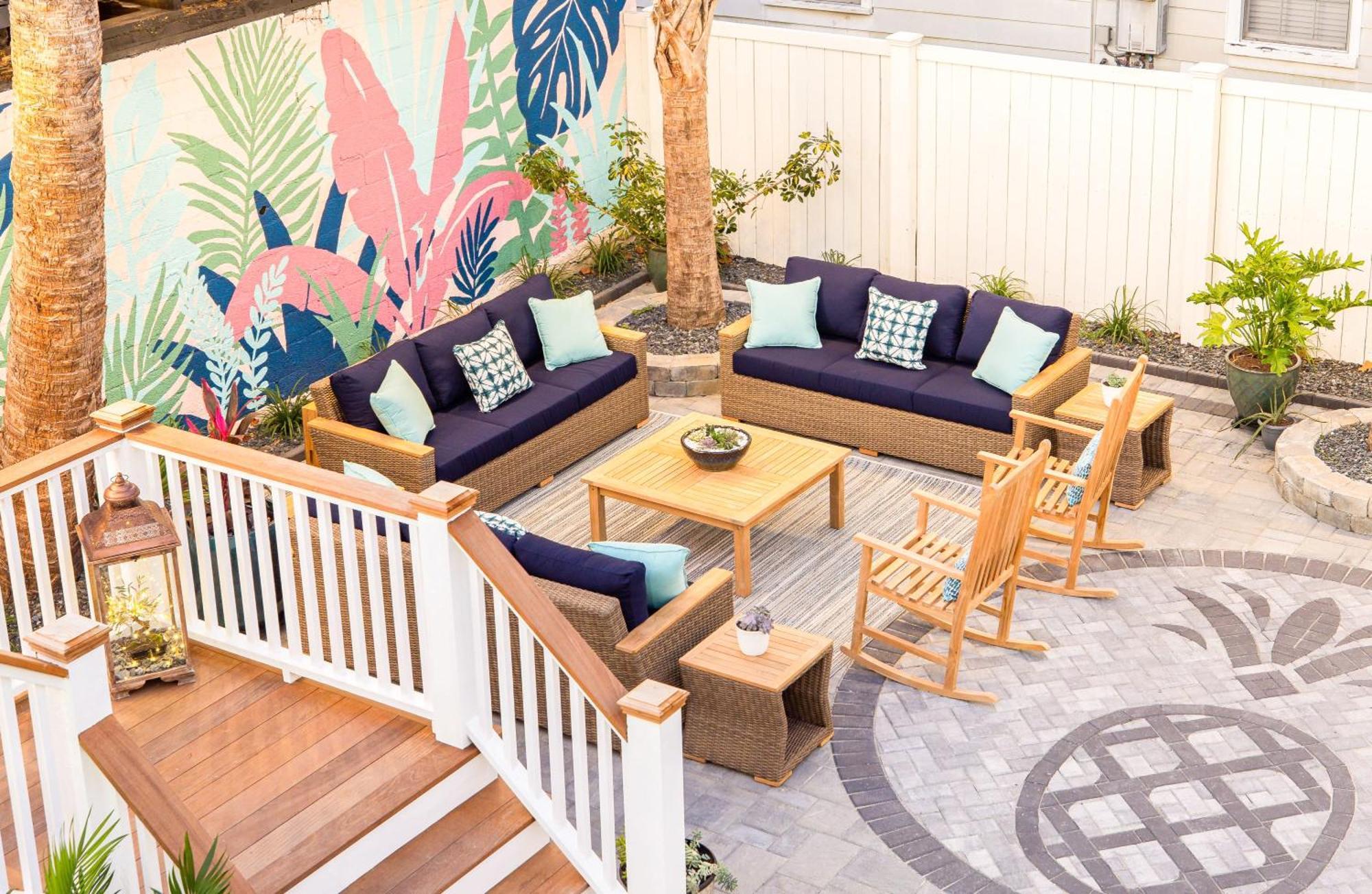 Hidden Outdoor Oasis - 1 Block To King * Charleston