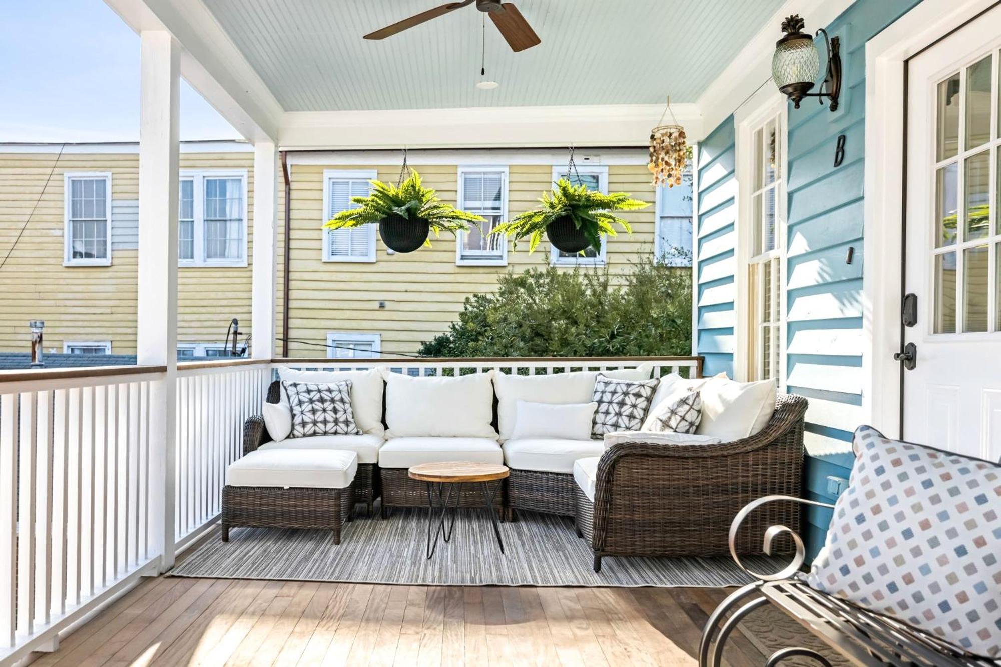 Charming Secluded Courtyard - 1 Block To King Holiday home